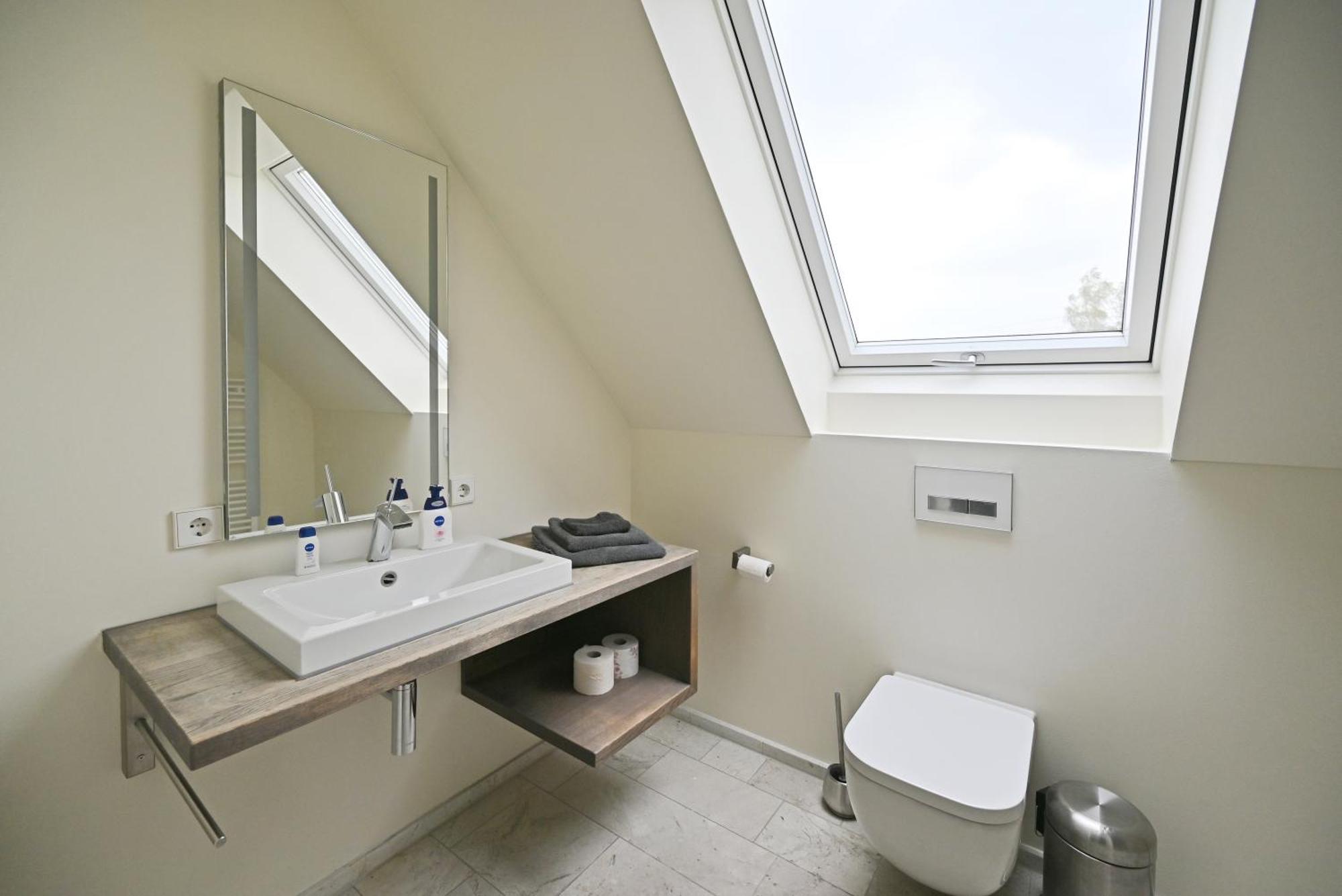 Modernes & Gepflegtes Hotelzimmer Mit Kueche! Bernstadt  Kültér fotó