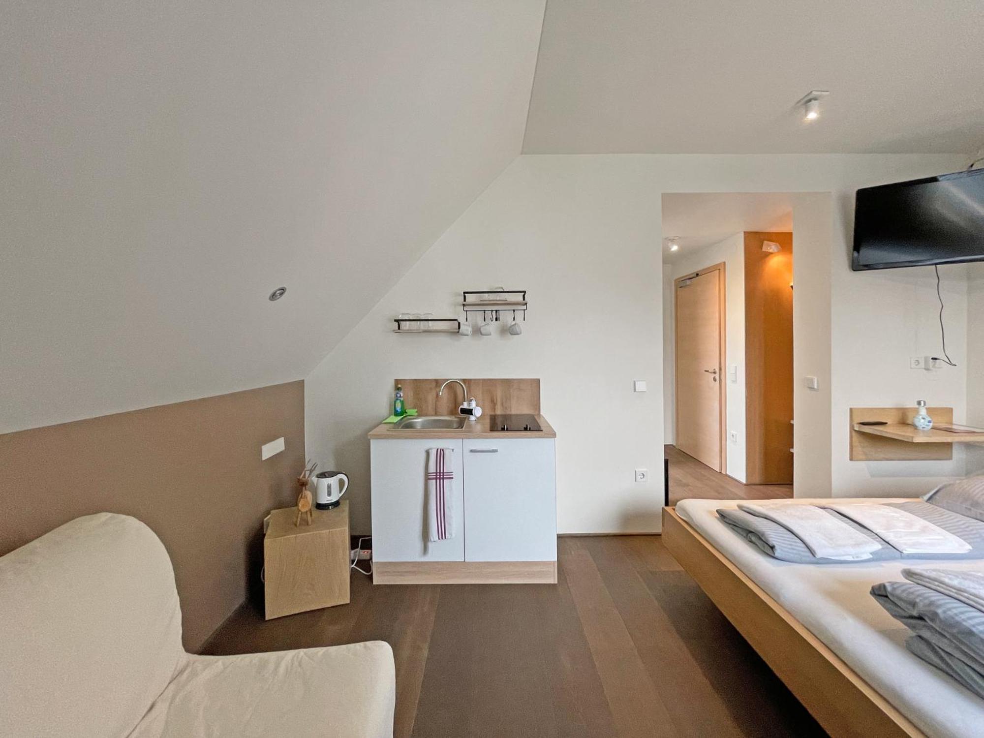 Modernes & Gepflegtes Hotelzimmer Mit Kueche! Bernstadt  Kültér fotó